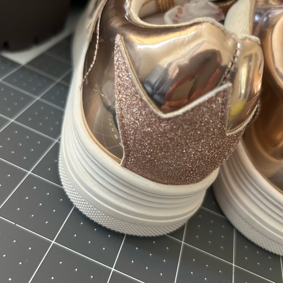 Nature Breeze Rose Gold Star Sneakers - Picture 10 of 10
